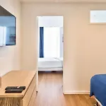 04 Flat Montorgeuil 3 *