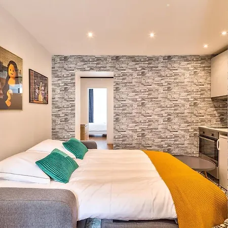 04 Flat Montorgeuil 3 *