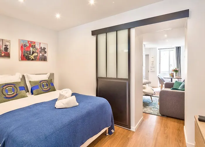 04 Flat Montorgeuil 3 Apartman